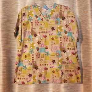 HQ foral scrub top